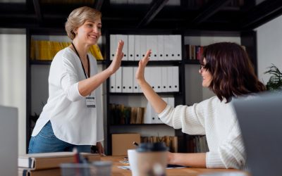 ¿Qué es el feedback? Aprende a implementarlo con ejemplos